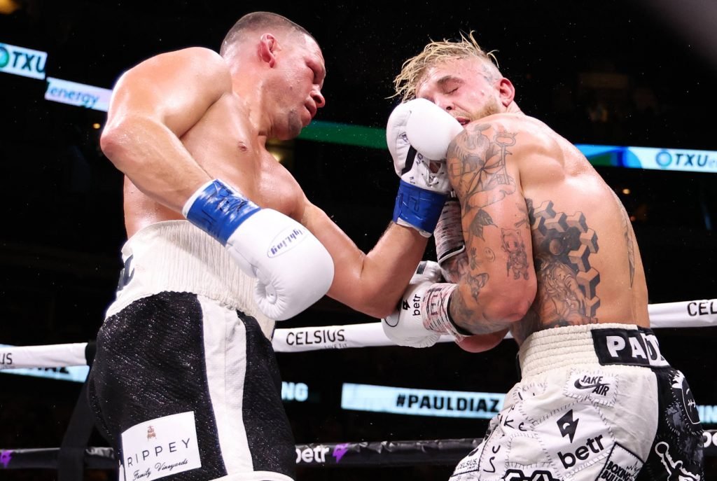 Boxing: Jake Paul vs Nate Diaz Aug 5, 2023; Dallas, Texas, USA; Jake Paul (right) fights against Nate Diaz in a boxing match at American Airlines Center. Dallas American Airlines Center Texas USA, EDITORIAL USE ONLY PUBLICATIONxINxGERxSUIxAUTxONLY Copyright: xKevinxJairajx 20230805_krj_aj6_0046