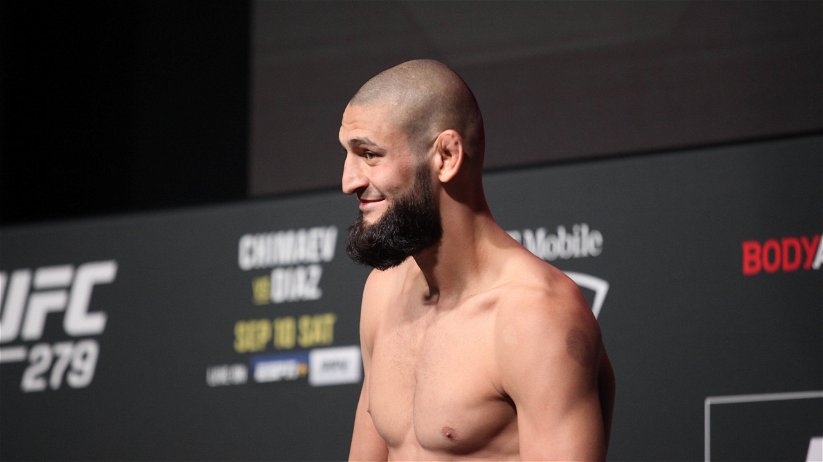 Khamzat Chimaev urged by ex-UFC champ to ‘stop flirting’ and ‘cut the f–ng weight’