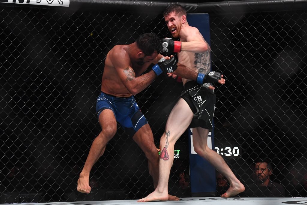 MMA: UFC Fight Night -Sandhagen vs Font Aug 5, 2023; Nashville, Tennessee, USA; Cory Sandhagen (red gloves) fights Rob Font (blue gloves) during UFC Fight Night at Bridgestone Arena. Nashville Bridgestone Arena Tennessee USA, EDITORIAL USE ONLY PUBLICATIONxINxGERxSUIxAUTxONLY Copyright: xChristopherxHanewinckelx 20230805_ams_ah2_0263